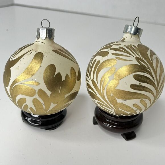 Vintage White Cream Gold Hand Painted Blown Glass Christmas Ornament Set 2. OR59 - Picture 1 of 5